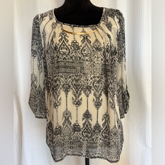 Roz & Ali Tops - Roz & Ali black & white print 3/4 sleeve blouse with silver necklace size medium